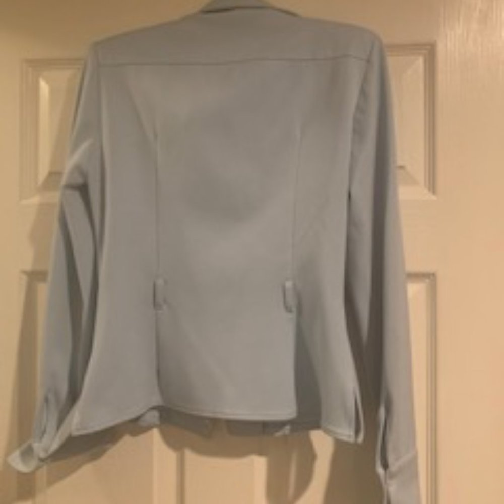Baby blue tapered jacket with french cuffs in fine knit - Picture 5 of 9